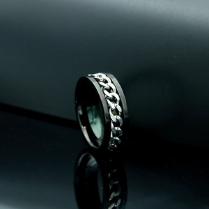 Anillo giratorio para hombre en acero negro con cadena cubana plateada estilo punk