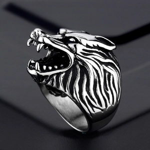 Gothic wolf head ring in vintage silver titanium steel, 45-degree angle view for men