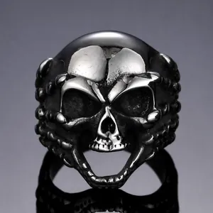 Anillo de Calavera Gótico para Hombre Acero de Titanio Punk Mano de Esqueleto Biker Anillo Vintage Pulido Joyería Accesorios Regalo