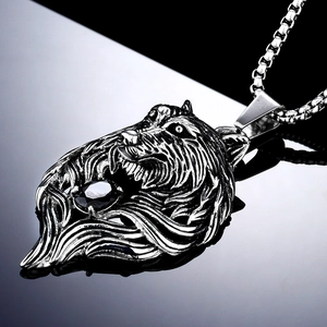 Men's titanium steel wolf head pendant with black gemstone on a sturdy box chain