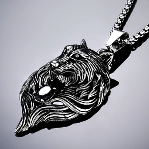 Gothic wolf head pendant necklace in vintage silver with black gemstone and box chain