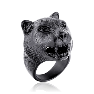 Polished black panther head ring in stainless steel with realistic carving details
