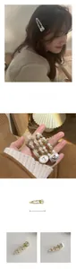 Détail du lot de barrettes en perles blanches avec cœur et nœud, guide de taille 7 cm