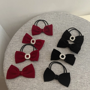 Barrettes et chouchous élégants en velours avec nœuds en bordeaux et noir classique
