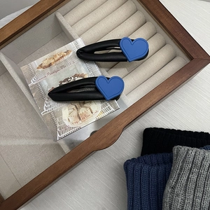 Vintage blue heart PU leather hair clips set in elegant wooden jewelry storage box