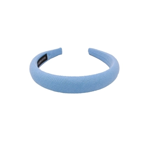 Minimalist light blue sponge headband in twill fabric featuring a handmade label
