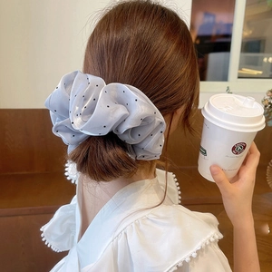 Chouchou géant en organza bleu clair à pois pour femme accessoire de cheveux élégant