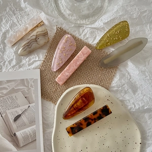 8-piece set of geometric hair clips in acetate resin with marble and tortoiseshell patterns