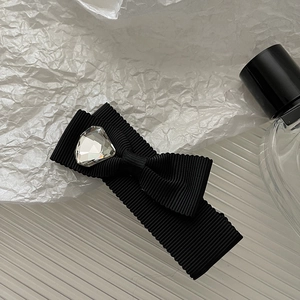 Elegante fermaglio per capelli in gros-grain nero con un grande cristallo scintillante