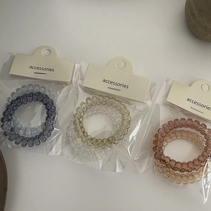 Tre set di elastici per capelli a spirale in colori neutri con confezione regalo