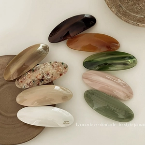 Lot de 8 barrettes ovales minimalistes en acétate aux motifs ambre, vert et marbre