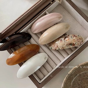 Lot de 6 barrettes en acétate colorées dans un coffret en bois avec lettrage français
