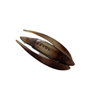 Grande pince à cheveux léopard ambre avec un design élégant de requin coréen en résine