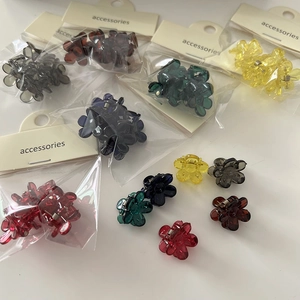 Lot de 4 pinces à cheveux fleurs colorées en résine avec emballage transparent