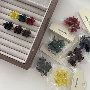 Lot de 4 mini pinces à cheveux fleurs aux couleurs mates pour un style polyvalent