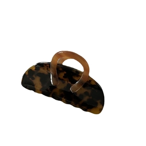 Classic dark tortoiseshell claw clip made of acetate for an elegant hair accessory look