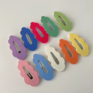 Lot de 10 barrettes à cheveux festonnées colorées avec finition mate en tons vibrants