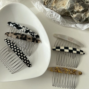 Peignes à cheveux élégants en acétate à damier avec dents en métal, motifs variés