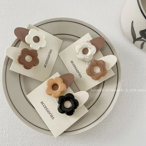 Pinces à Cheveux Fleur Macaron Style Coréen pour Femmes Pince Bec de Canard en Plastique Fait à la Main Accessoires de Cheveux Élégants Mats Tons Terre