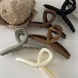 Large Matte Hair Claw Clips For Women Nonslip Plastic Shark Clips For Thick Hair Minimalist Cross Design Hair Accessories
