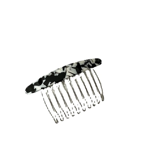 Peigne à cheveux minimaliste avec motif en damier et dents en métal argenté élégant