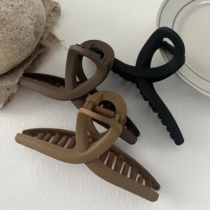 Three 13cm matte shark hair clips in black, brown, and khaki for daily hairstyle
