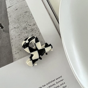 Elegant checkered acetate hair claw clip with geometric wave design for women's styling