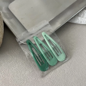 Detailed view of three-piece gradient green BB hair clips in teardrop matte finish