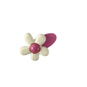 Pince à cheveux fleur rose et blanche minimaliste pour femmes et filles sur fond blanc