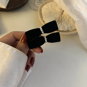 Elegant Black Velvet Bow Hair Clip For Women French Vintage Artificial Pearl Embellished Bangs Side Clip Elegant Hair Accessories
