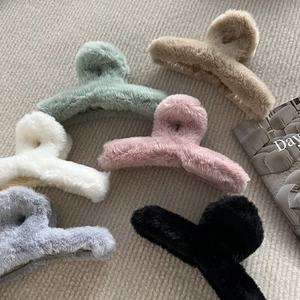 Lot de pinces à cheveux élégantes en fausse fourrure pelucheuse de six couleurs variées