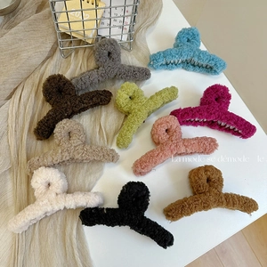 Large Plush Faux Fur Claw Clip For Women Winter Warm Hair Accessories Korean Style Lamb Wool Shark Clip Hair Grip