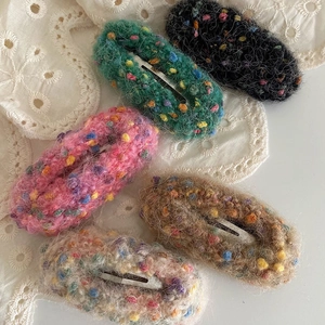Barrettes à cheveux colorées en laine tricotée pour femmes en rose, vert et noir