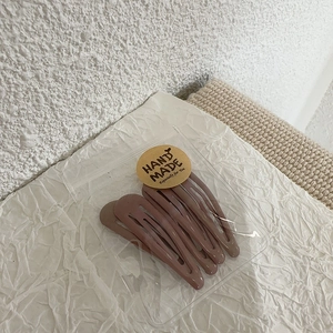 Morandi colors drop-shaped metal BB hair clips in simple handmade packaging