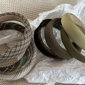 Dark green velvet and plaid sponge headband set with premium retro fabric texture