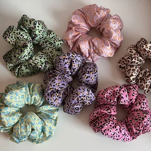 Chouchous en Tissu à Imprimé Léopard à la Mode pour Femmes Grands Élastiques à Cheveux Élégants Aspect Satin Accessoires de Coiffure