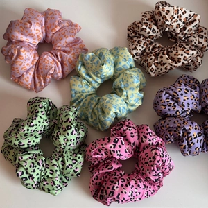 Lot de six chouchous léopard en satin brillant aux couleurs variées pour femmes élégantes