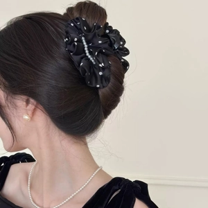 Elegant polka dot satin hair claw clip with white pearls for women's retro hairstyle