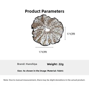 Vista dettagliata delle dimensioni di un elastico per capelli a pois da 17 cm in tessuto