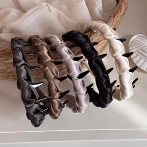 Lot de 5 serre-têtes plissés en satin avec peigne antidérapant pour un look chic et raffiné
