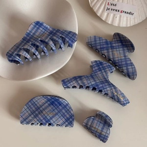 Five-piece set of elegant blue checkered hair claws with glossy finish for thick hair