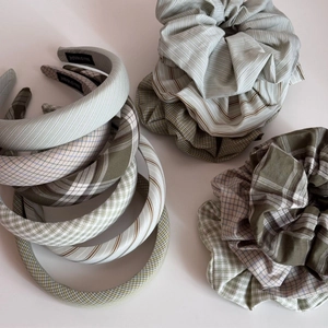 Ensemble chouchou et serre-tête vert style Morandi avec motifs de tissu à carreaux