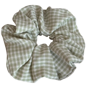 Chouchou élégant en tissu à carreaux vert et blanc avec design plissé élastique pour femme