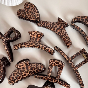 Lot de pinces à cheveux tendance imprimé léopard pour femmes aux formes variées