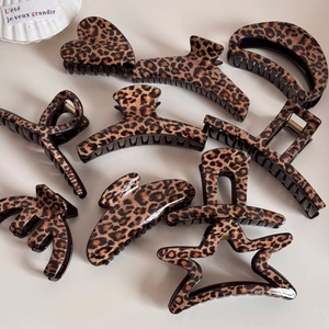 Détails de pinces à cheveux à motif léopard en formes d'étoile, de cœur et de lune
