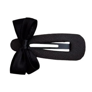 Pince à cheveux noire élégante avec nœud en tissu et base à clip BB pour femmes