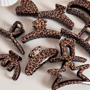 Collection de pinces à cheveux à motif léopard en formes de cœur et d'étoile