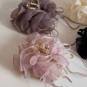 Détails de pinces à cheveux en tulle plissé en forme de nuage de différentes couleurs