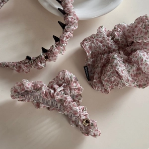 Floral hair accessories set with pink hair claw clip, headband and scrunchie
