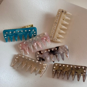 Detailed view of 6-piece vintage rhinestone hair clips with colorful marble textures